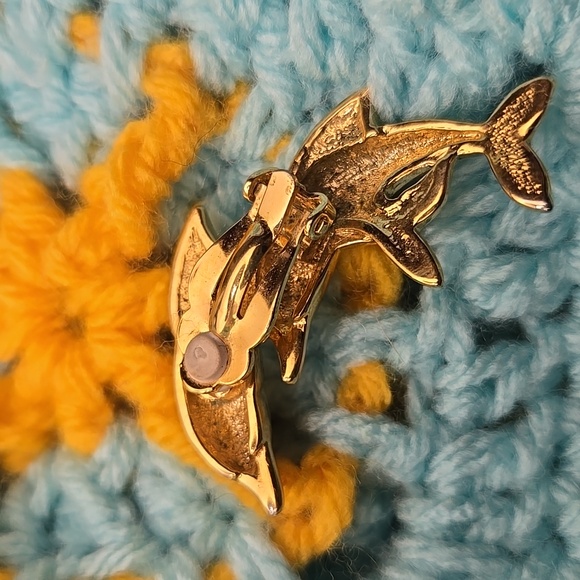 Vintage twin dolphins gold tone clip on earrings 90s 80s - Picture 3 of 4